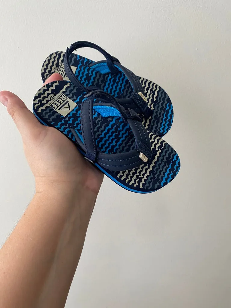 Navy Little Ahi Sandals, size 7/8