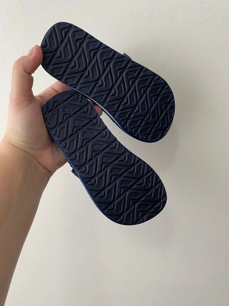 Navy Little Ahi Sandals, size 7/8