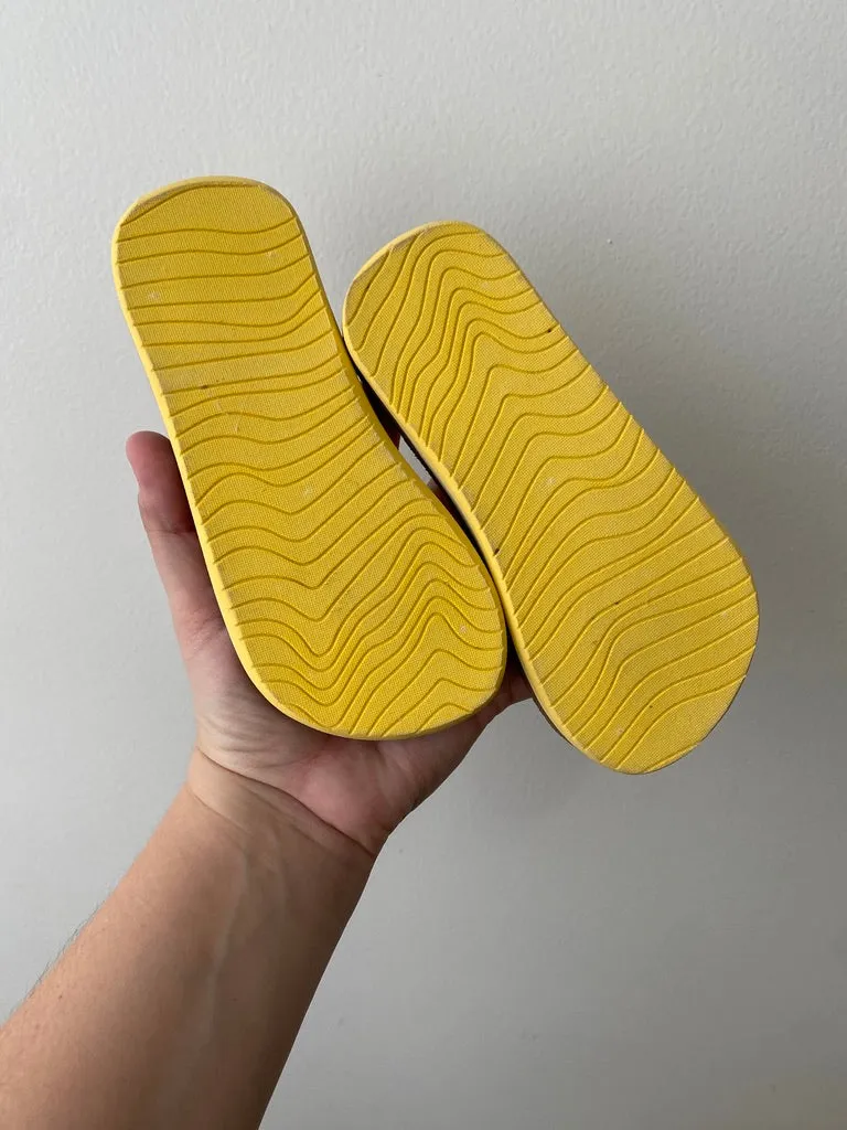Shades of Yellow Little Ahi Sandals, size 7/8